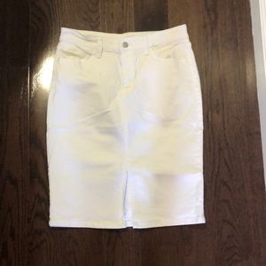 White denim skirt
